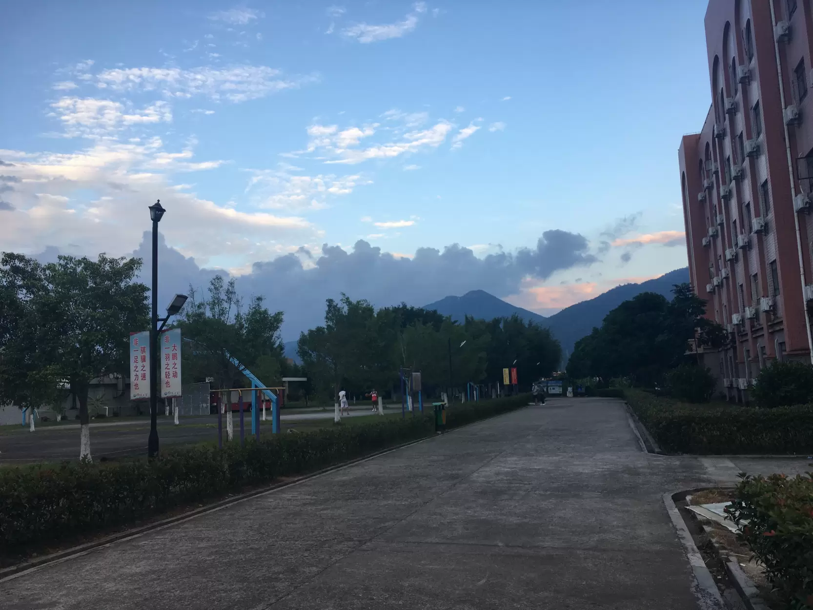 宿舍区随手拍，感觉不错