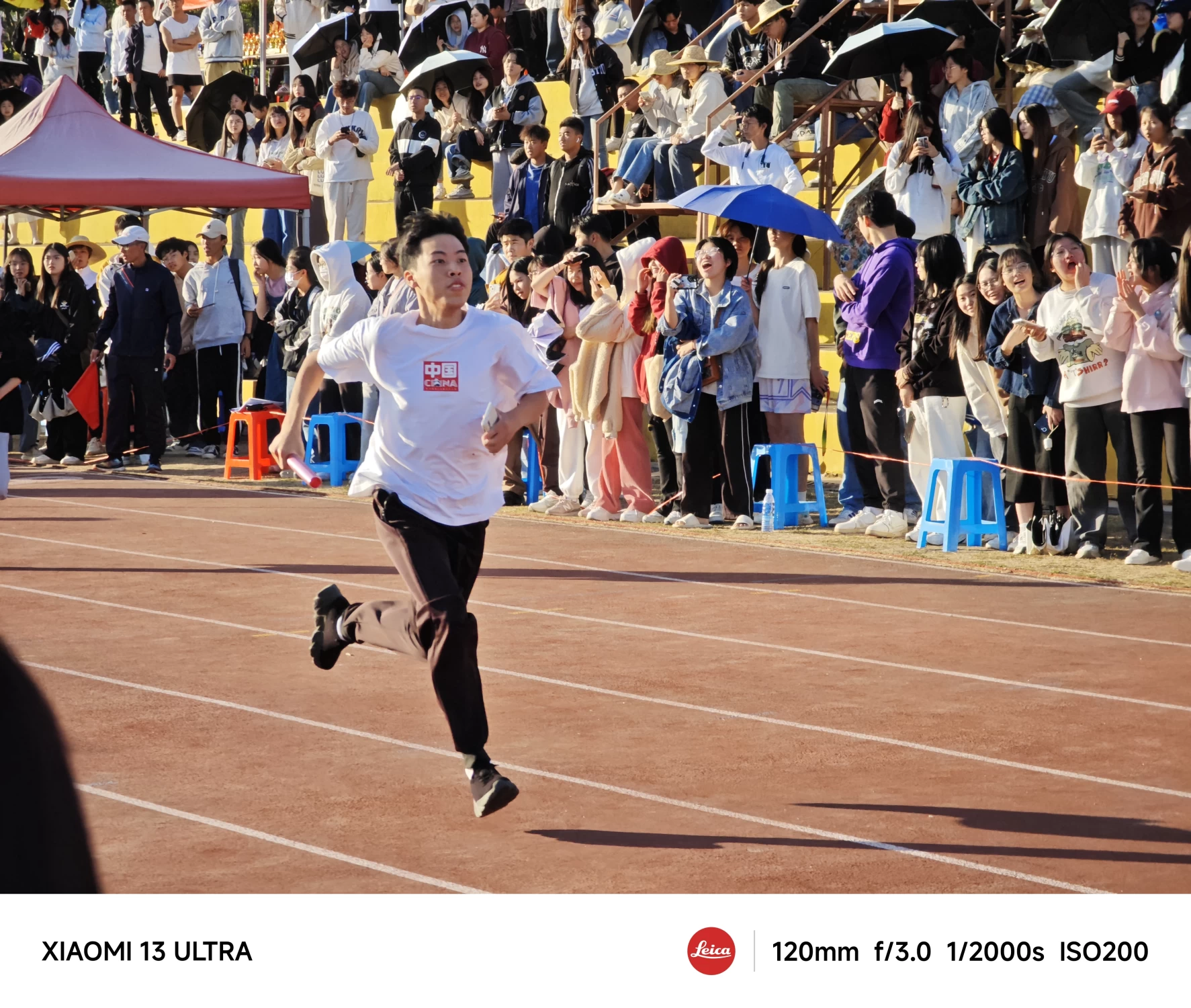 抓拍参加运动会的同学